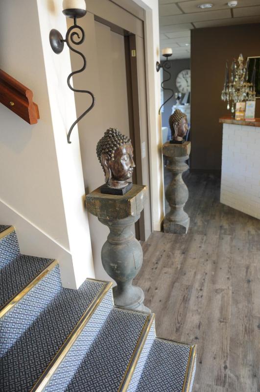Family Room image 2