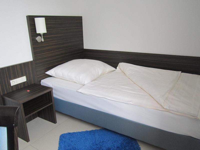 Single Room image 4