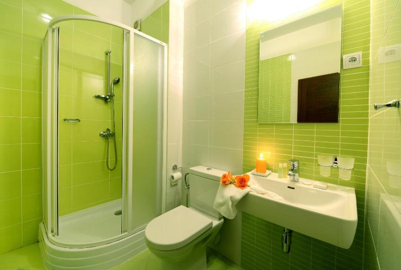 Double or Twin Room image 3