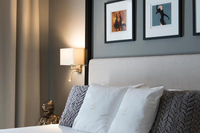 Deluxe Double or Twin Room image 4