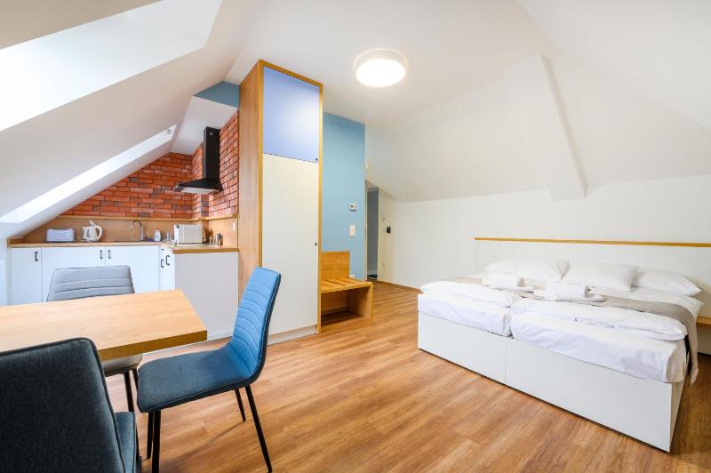 Studio Apartment image 3