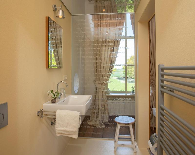King Room image 2