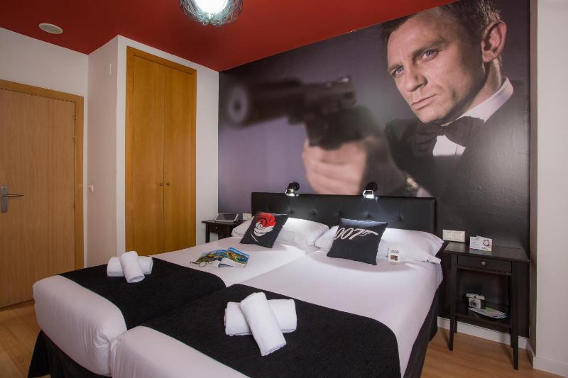 Interior Economy Twin Room image 4