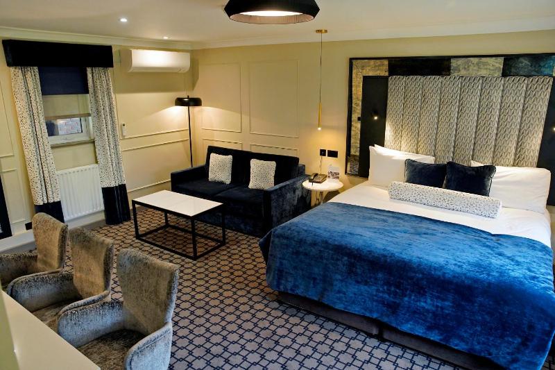 Executive Family Room image 2