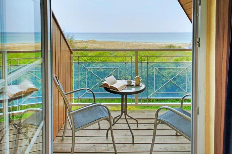 Double Room with Balcony and Sea View image 1