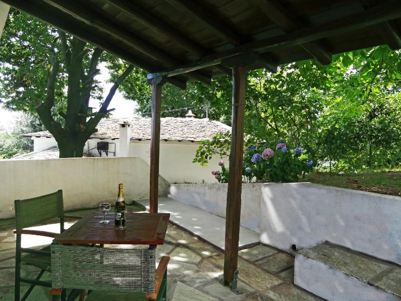 Double Room with Garden View image 3