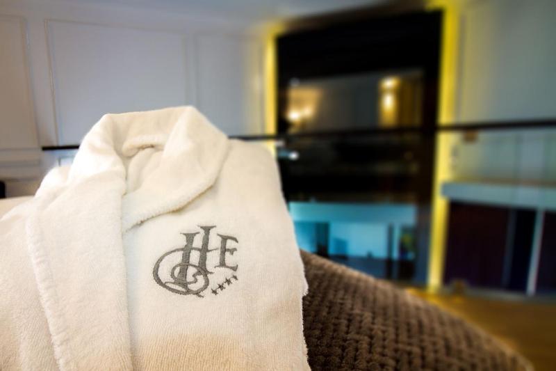 Superior Suite image 2