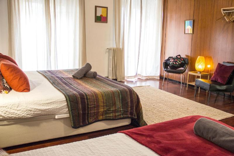 Central Spacious and Authentic Family Apartment - image 6