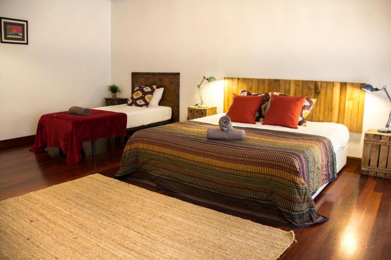 Central Spacious and Authentic Family Apartment - image 5