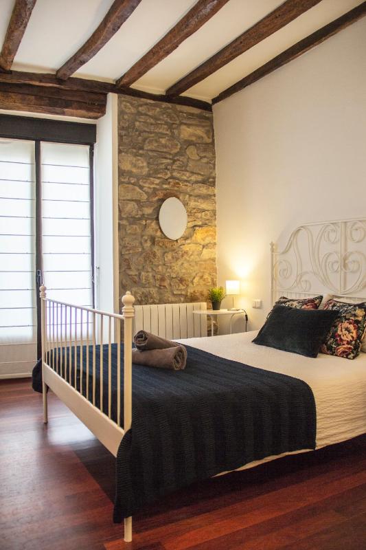 Central Spacious and Authentic Family Apartment - image 7