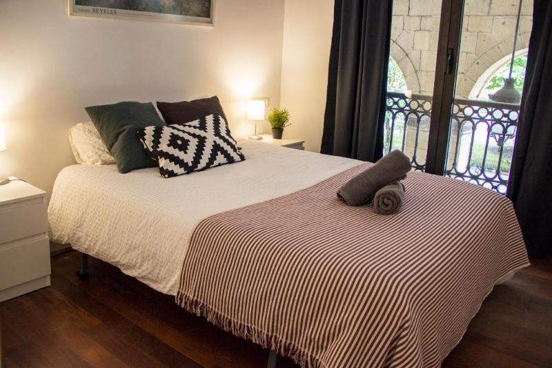Central Spacious and Authentic Family Apartment - image 18