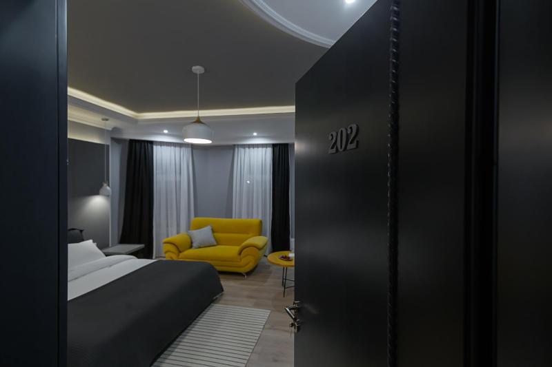 Deluxe Room image 3