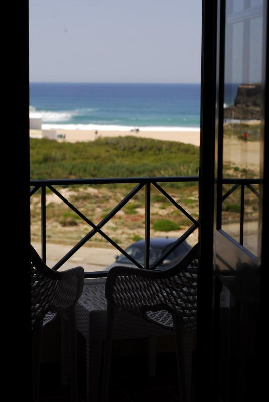 Double Room with Balcony and Sea View image 4