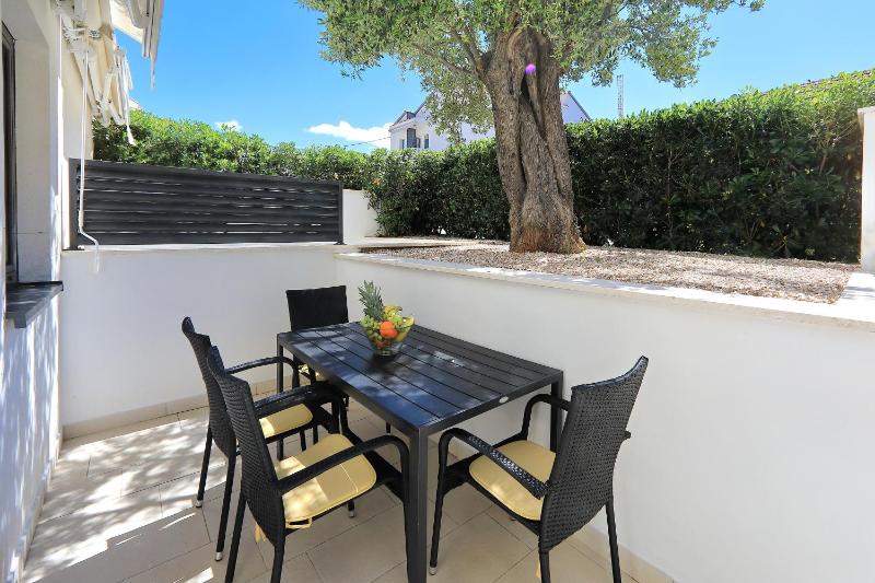 Apartment with Garden View image 2