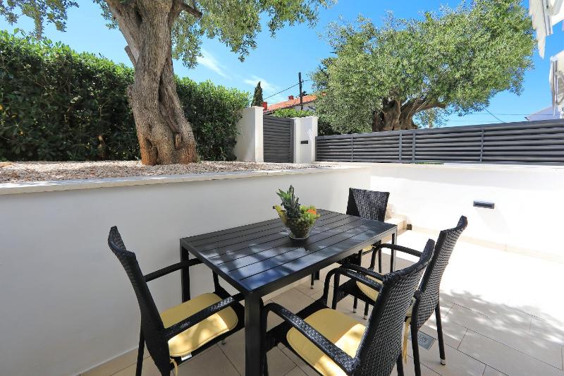 Apartment with Garden View image 3