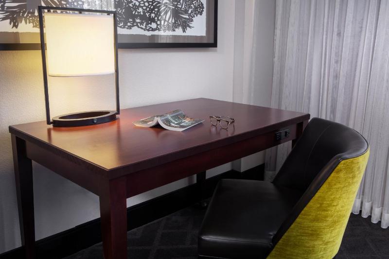 Suite with City View image 4