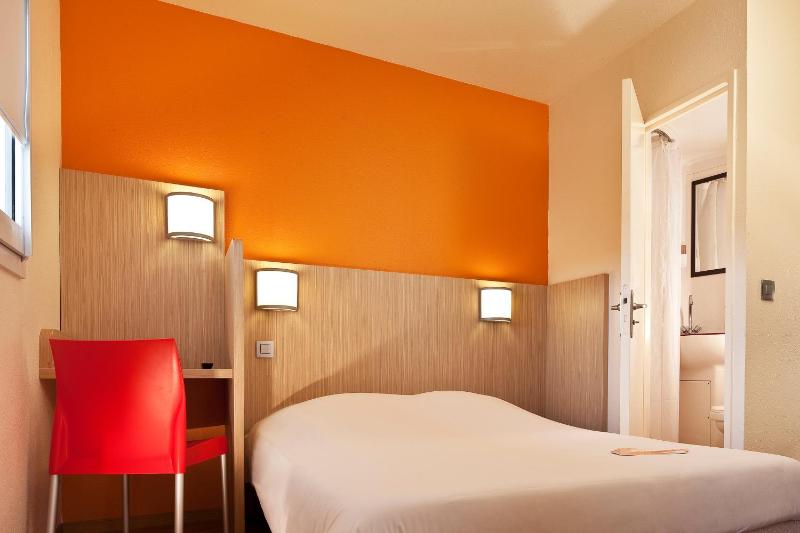 Double Room with 2 Single Beds - 15 % discount on Campanile Restaurant's Bill image 3