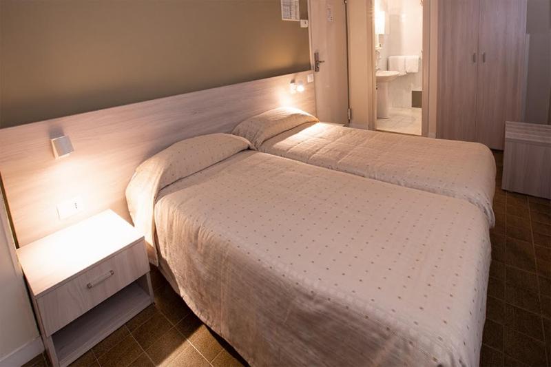 Standard Double or Twin Room image 3