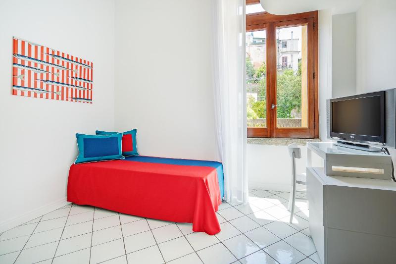 Standard Triple Room image 3