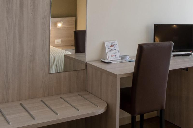Double Room with Sea View image 4