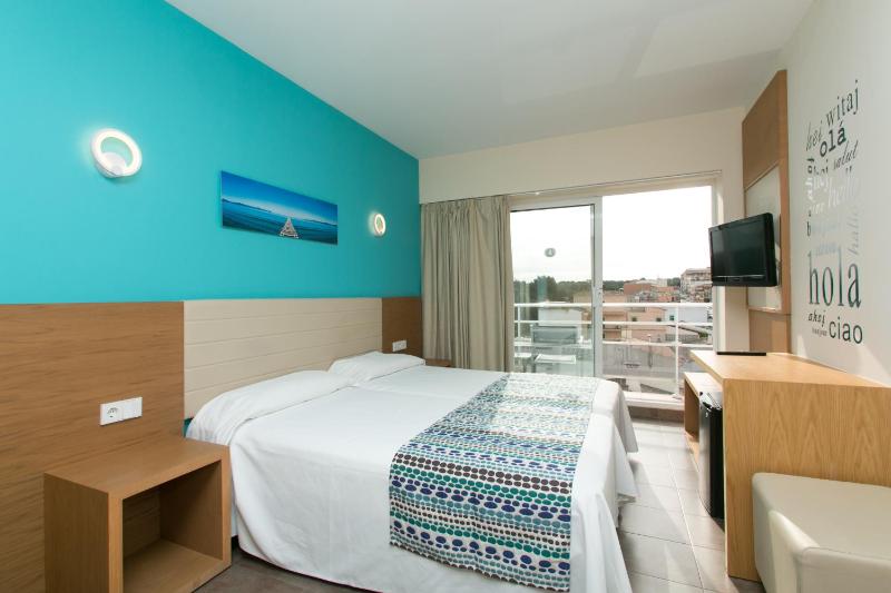 Double or Twin Room with Balcony image 4