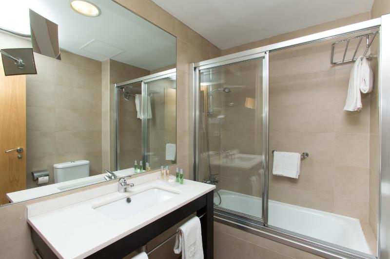 Double or Twin Room with Balcony image 3