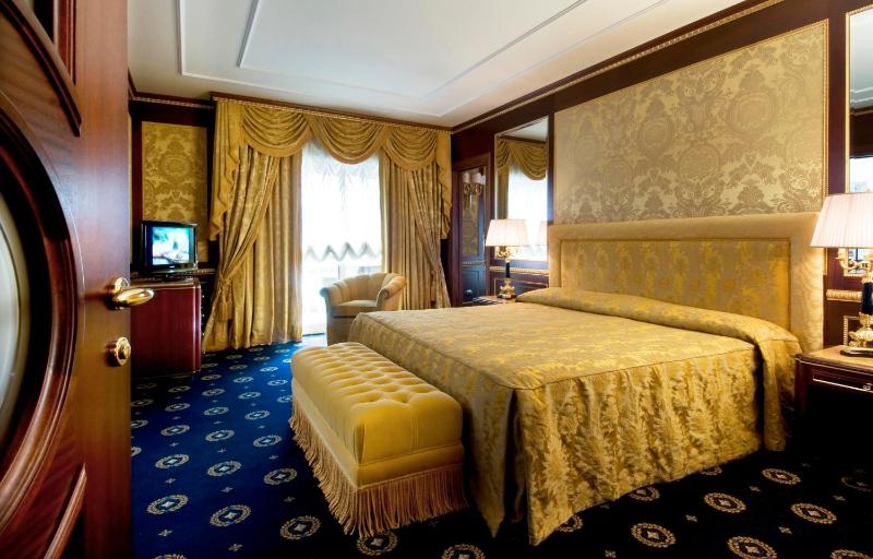 Presidential Suite with Lake View image 1
