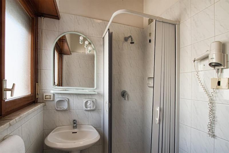 Standard Double or Twin Room image 4