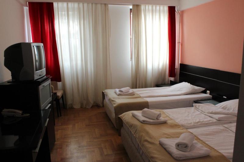 Classic Triple Room image 1