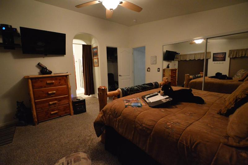 Superior King Room image 3