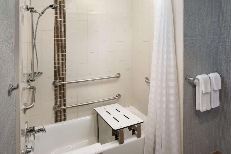 King Suite with Sofa Bed and Roll-In Shower - Disability Access image 3