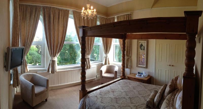Suite With Four Poster Bed image 1