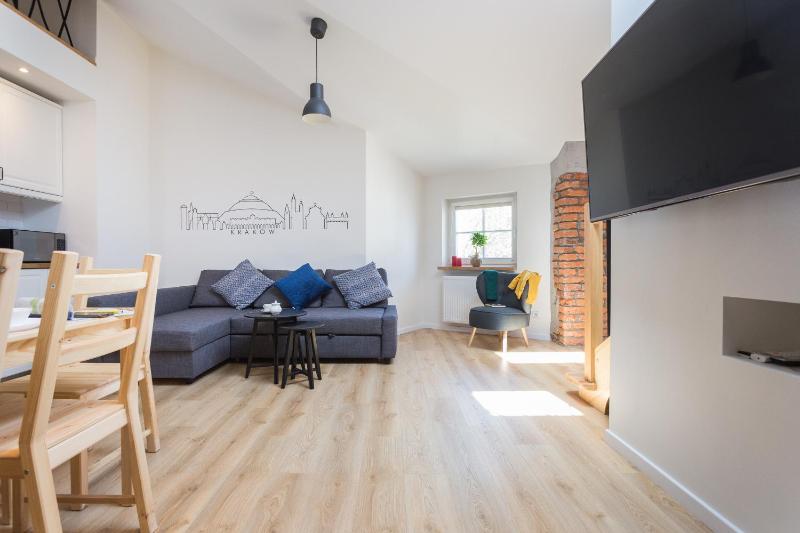 Apartment - Split Level with two bathrooms - Studencka 25 street image 3