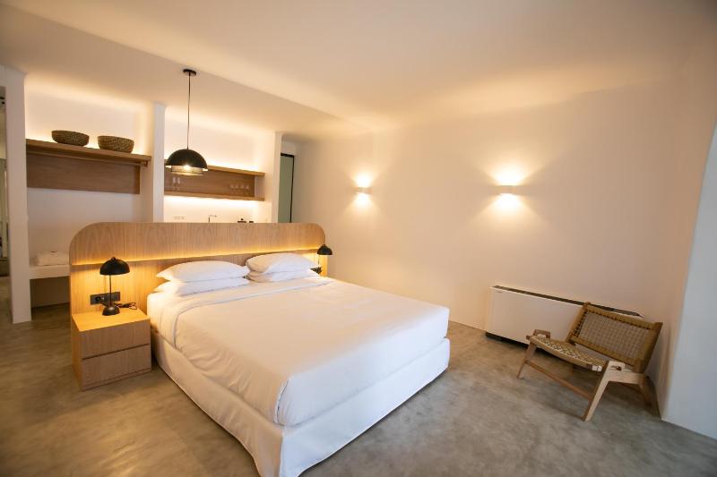 Honeymoon Villa with Caldera View and Private Pool image 2