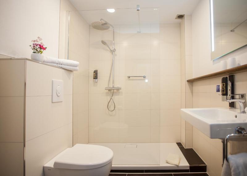 Double Room with Balcony image 3
