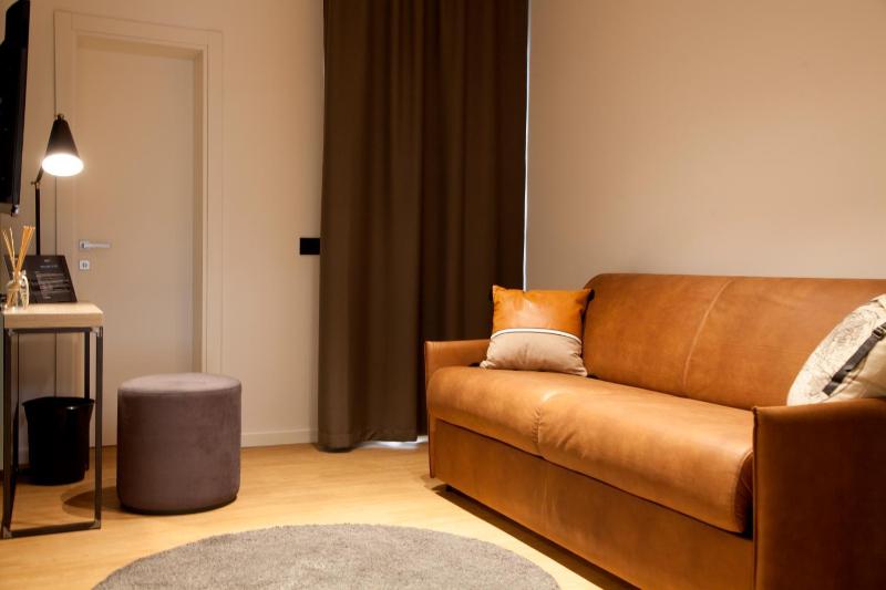 Junior Suite with Balcony image 3