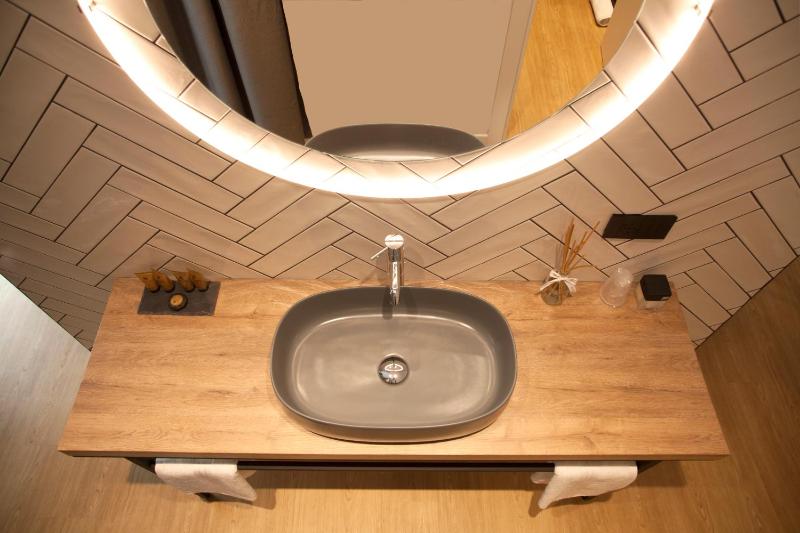 Deluxe Junior Suite with Balcony image 4