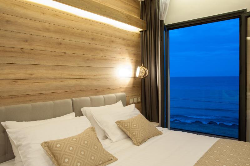Superior Room with Sea View Balcony image 3