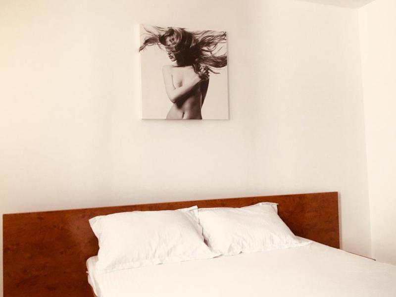 Double Room image 3