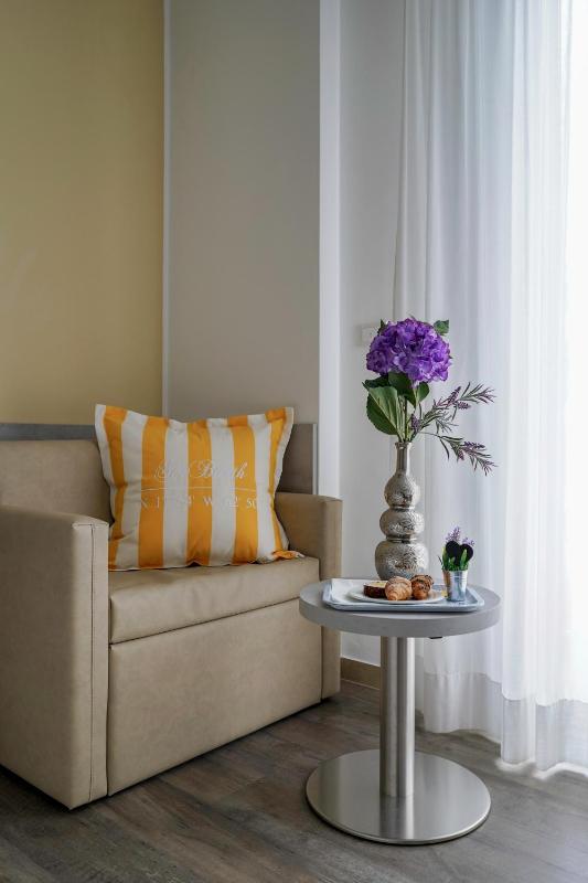 Triple Room with Balcony image 4