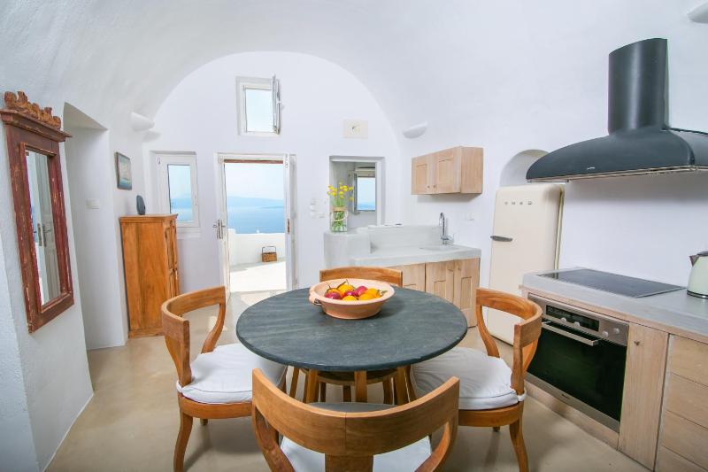 Menias Cave House - image 29