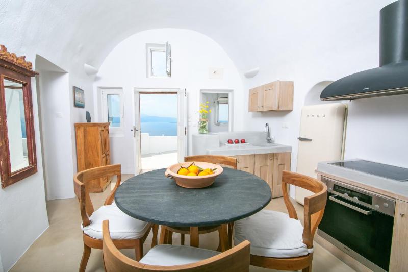 Menias Cave House - image 7