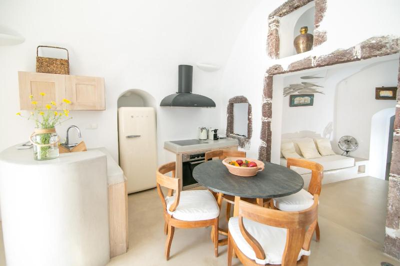 Menias Cave House - image 11