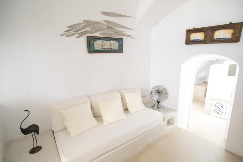 Menias Cave House - image 18