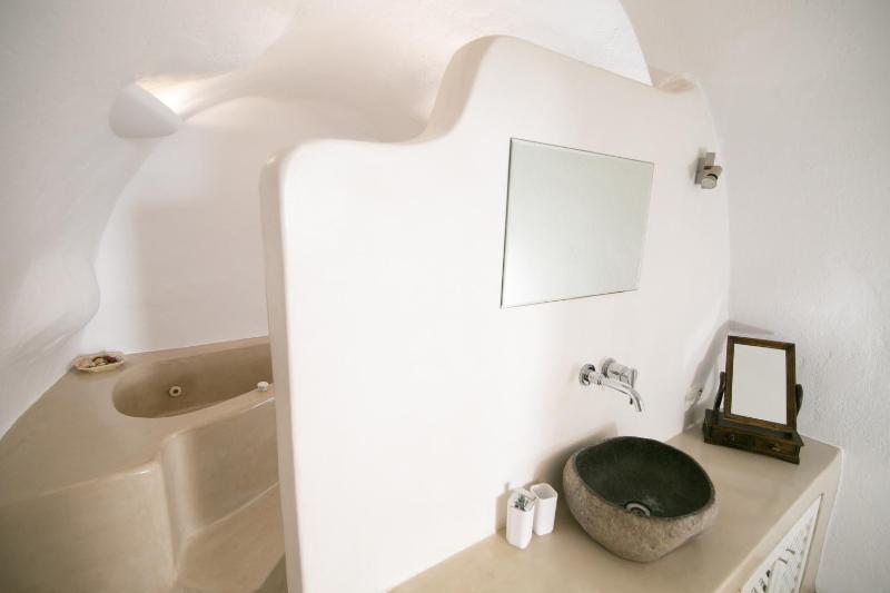 Menias Cave House - image 25