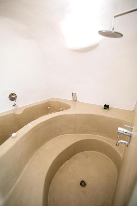 Menias Cave House - image 12