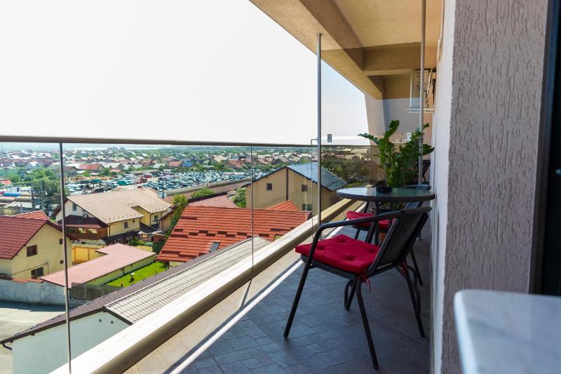 Twin Room with Balcony image 3