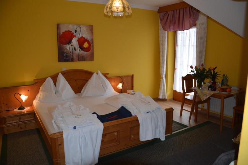 Double Room with Private Bathroom image 1