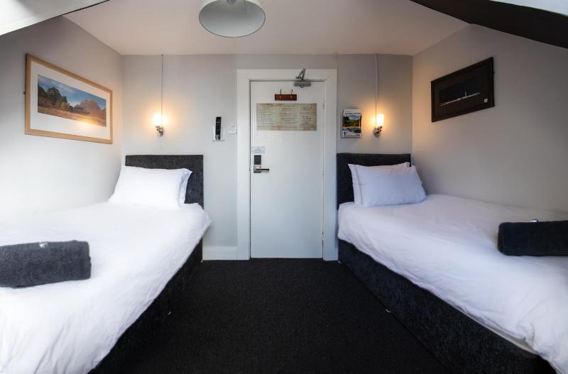 Twin Room with Shared Bathroom image 3