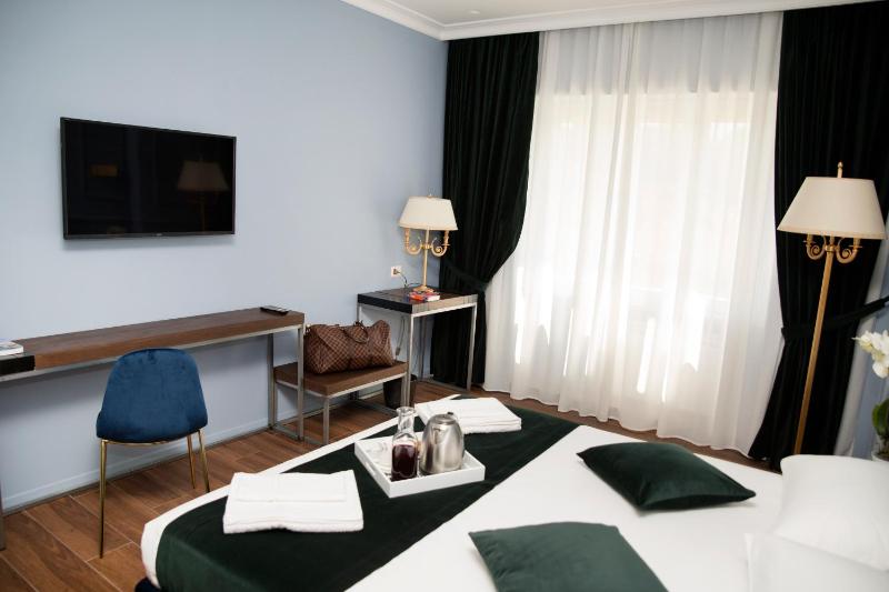 Deluxe Double Room image 4